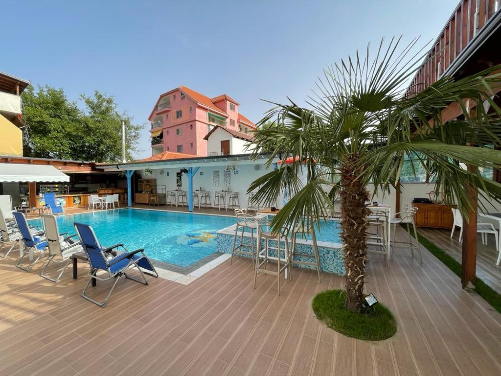 Brian Hotel Velipoja Kültér fotó