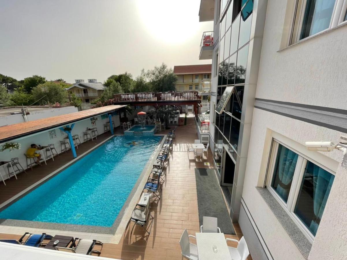 Brian Hotel Velipoja Kültér fotó