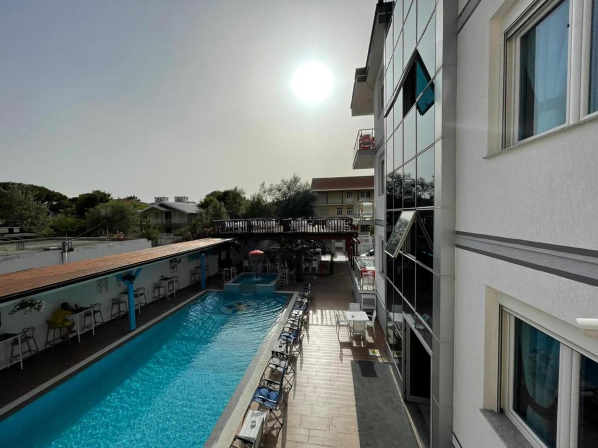 Brian Hotel Velipoja Kültér fotó