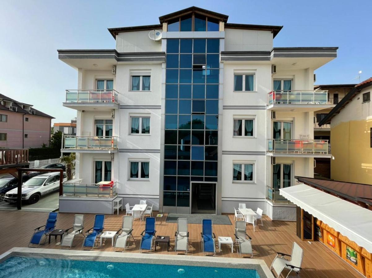 Brian Hotel Velipoja Kültér fotó