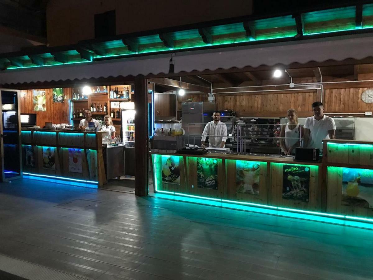 Brian Hotel Velipoja Kültér fotó
