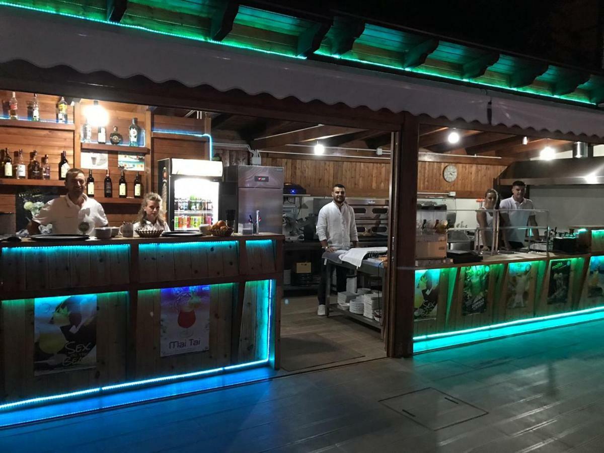 Brian Hotel Velipoja Kültér fotó