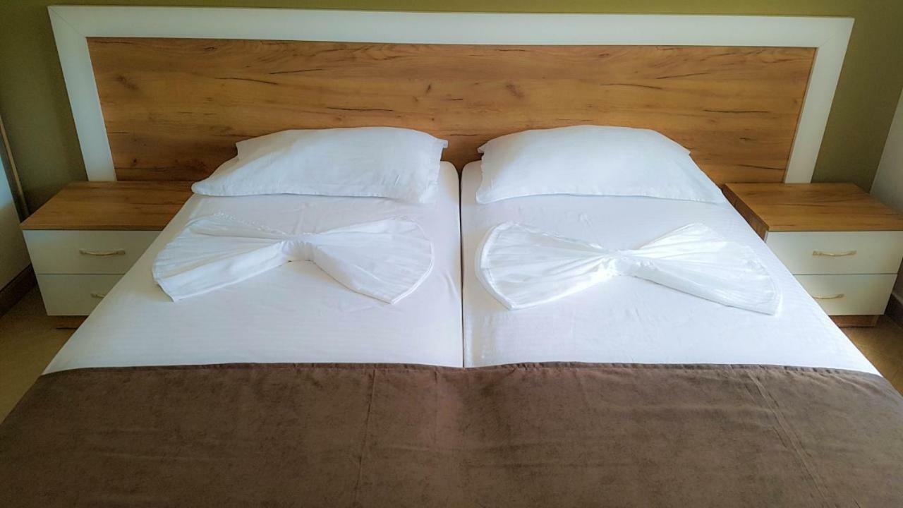 Brian Hotel Velipoja Kültér fotó